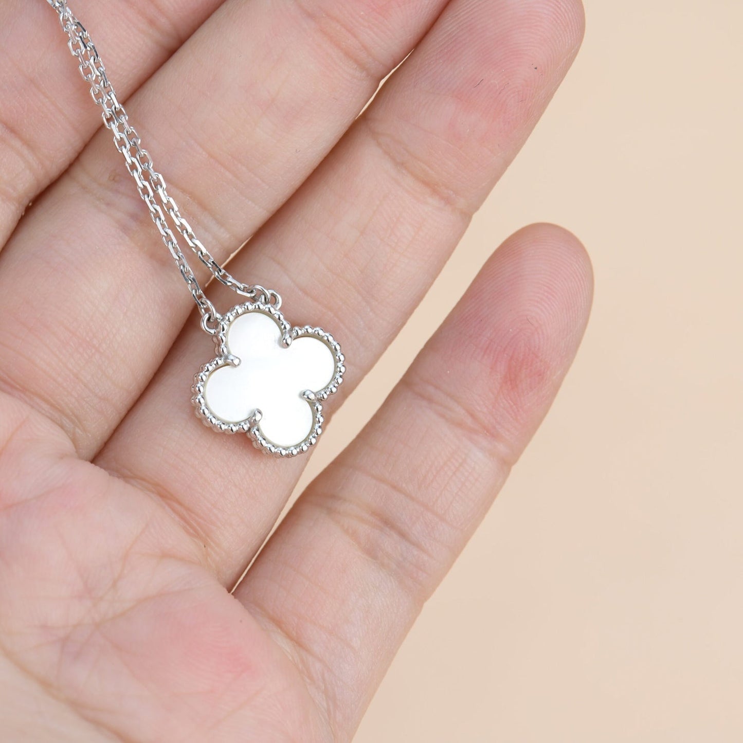 [Love Lucky]CLOVER 15MM WEISS PERLMUTT SILBER