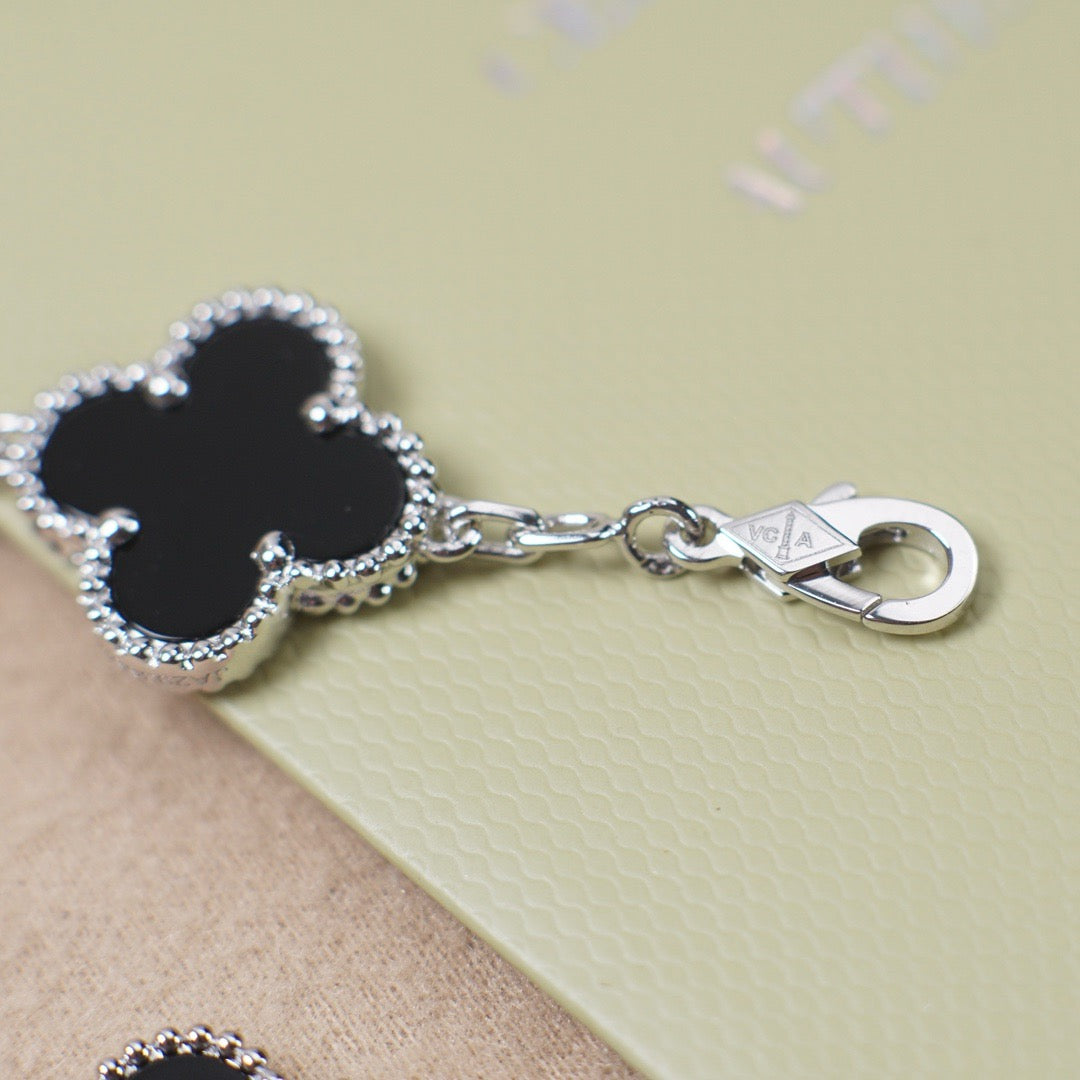 [Love Lucky]CLOVER 5 MOTIV ONYXS ARMBAND SILBER 