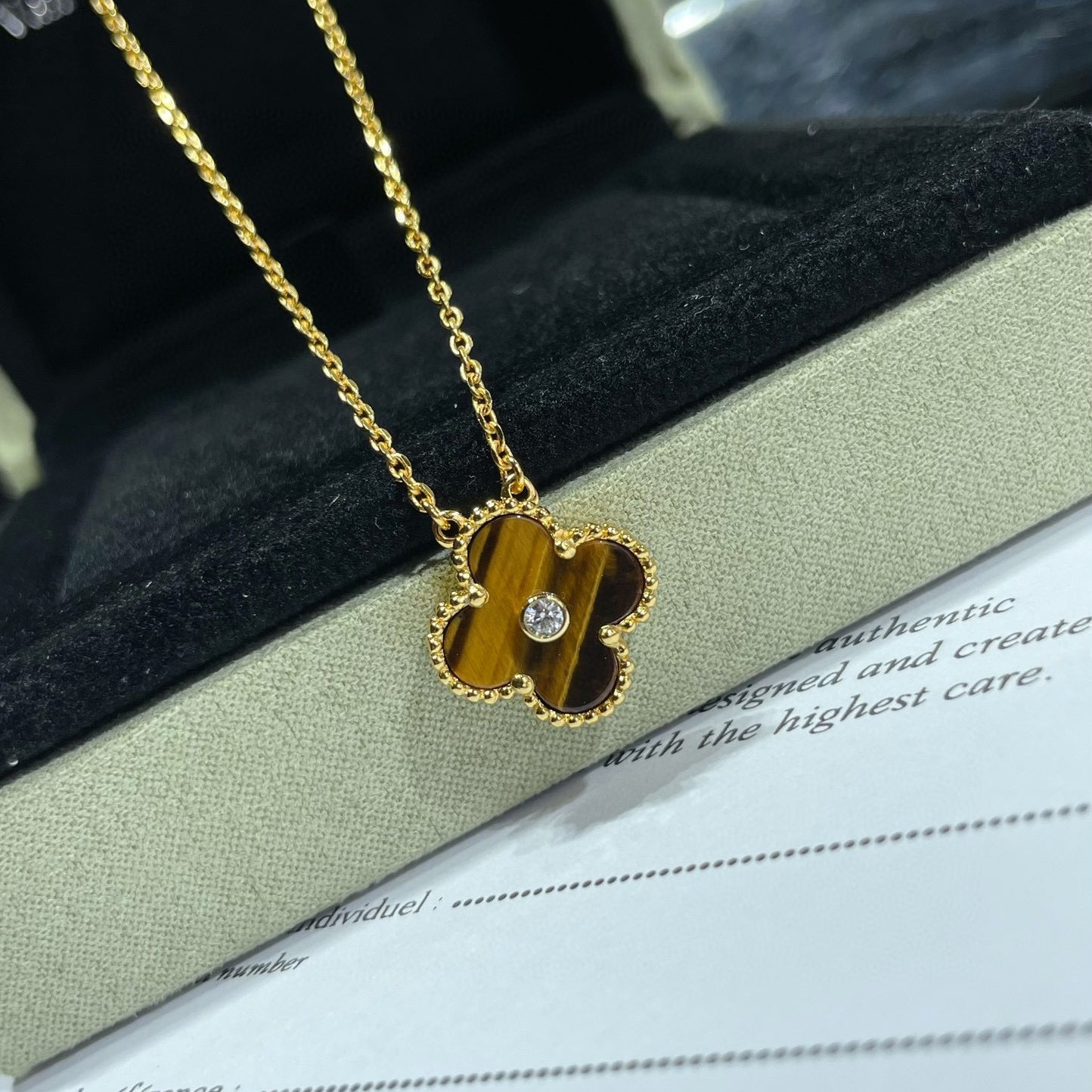 [Love Lucky] CLOVER 15MM DIAMANT UND GELBE TIGERAUGE ACHAT Halskette