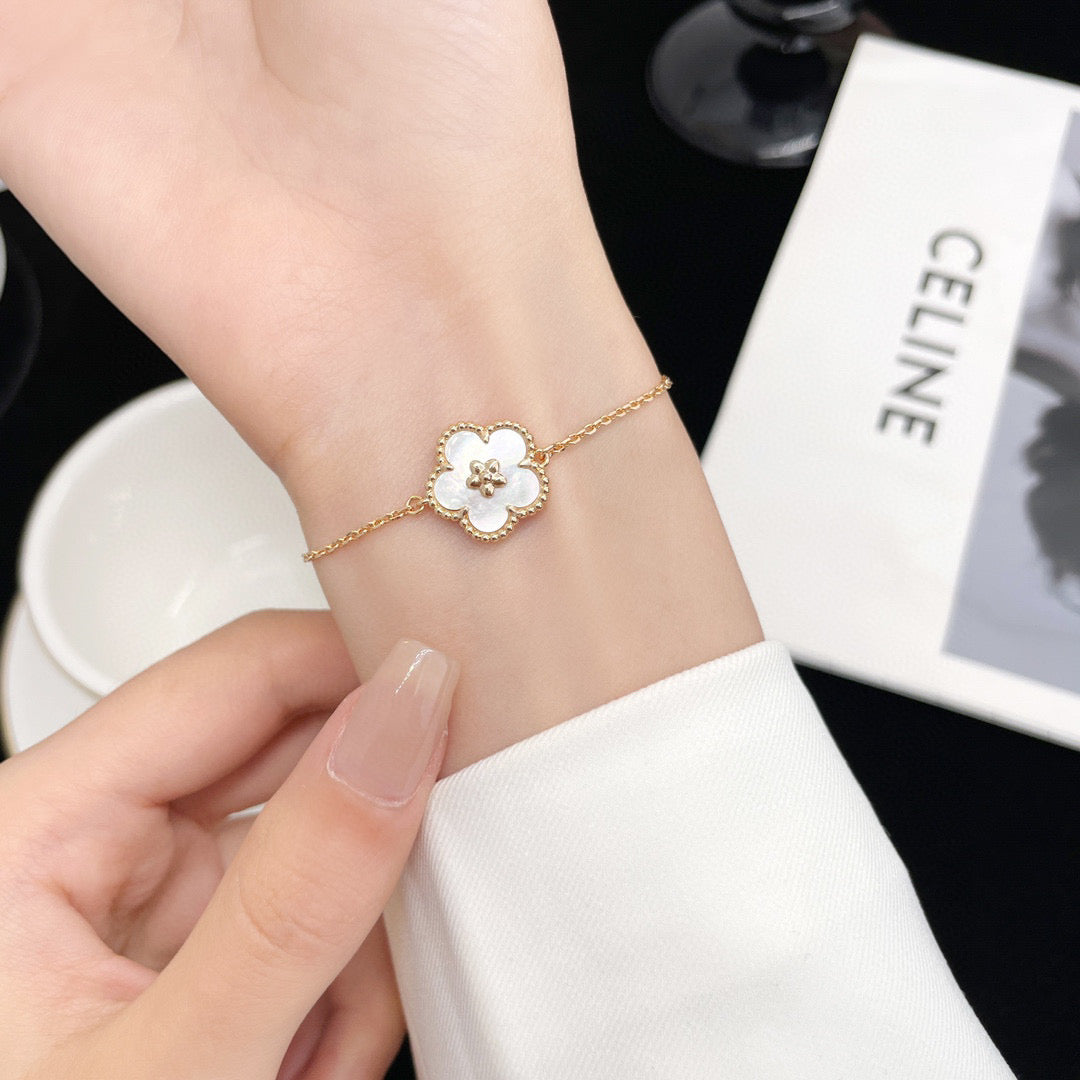 [Love Lucky] GLÜCKLICHES WEISSES PFLAUMENBLÜTENARMBAND