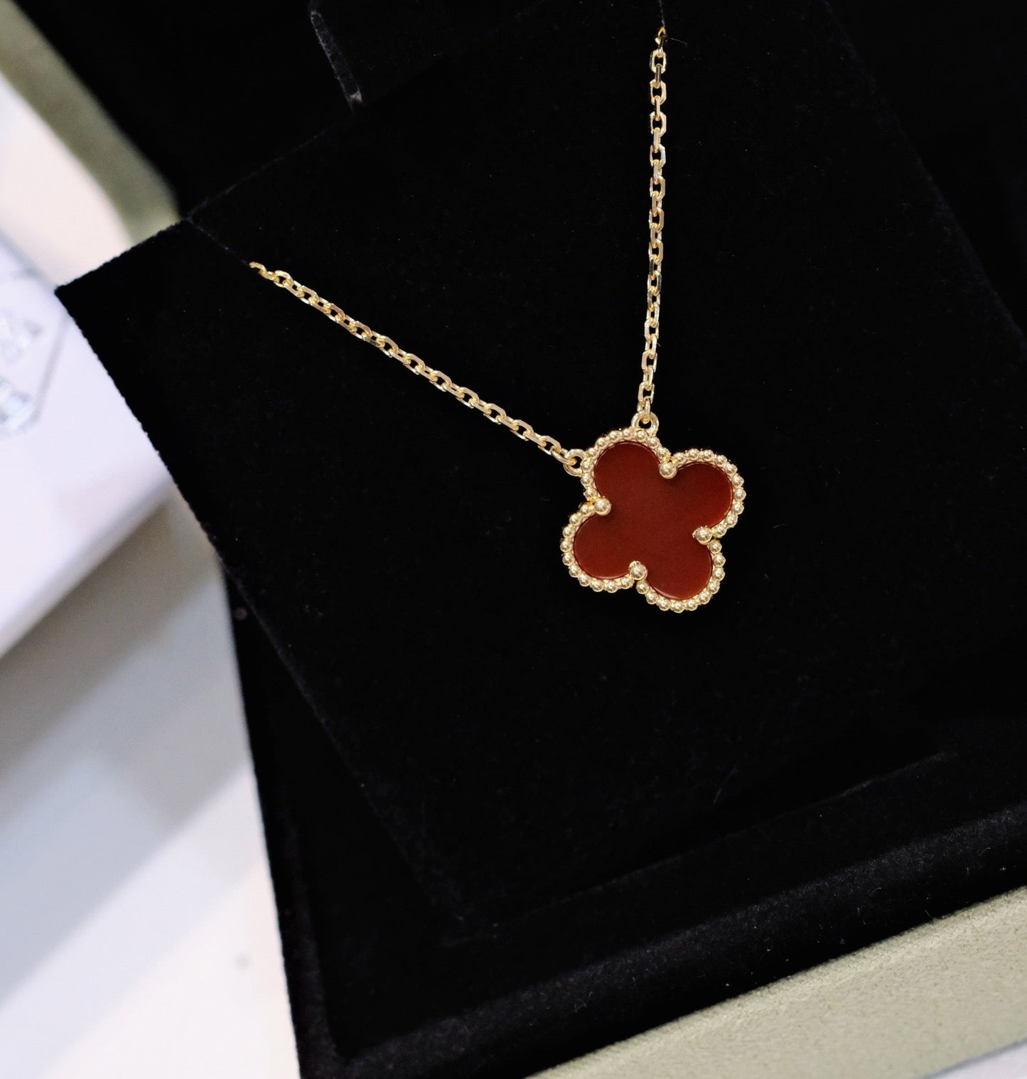 [Love Lucky]CLOVER 15MM KARNEOL EINZELNE BLUMENKETTE