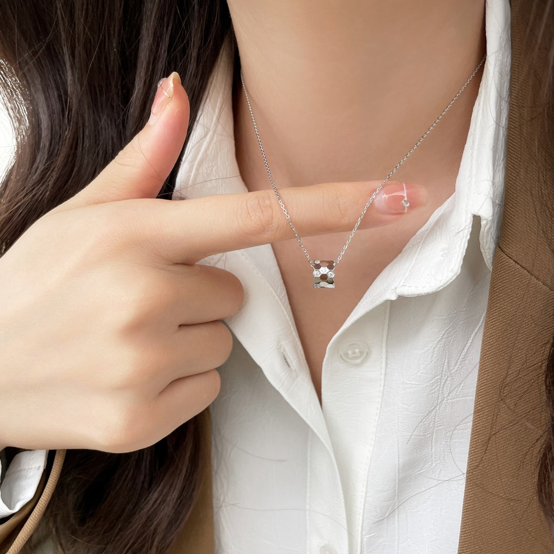 [Love Lucky]BEE MINI PEDANT DIAMOND NECKLACE