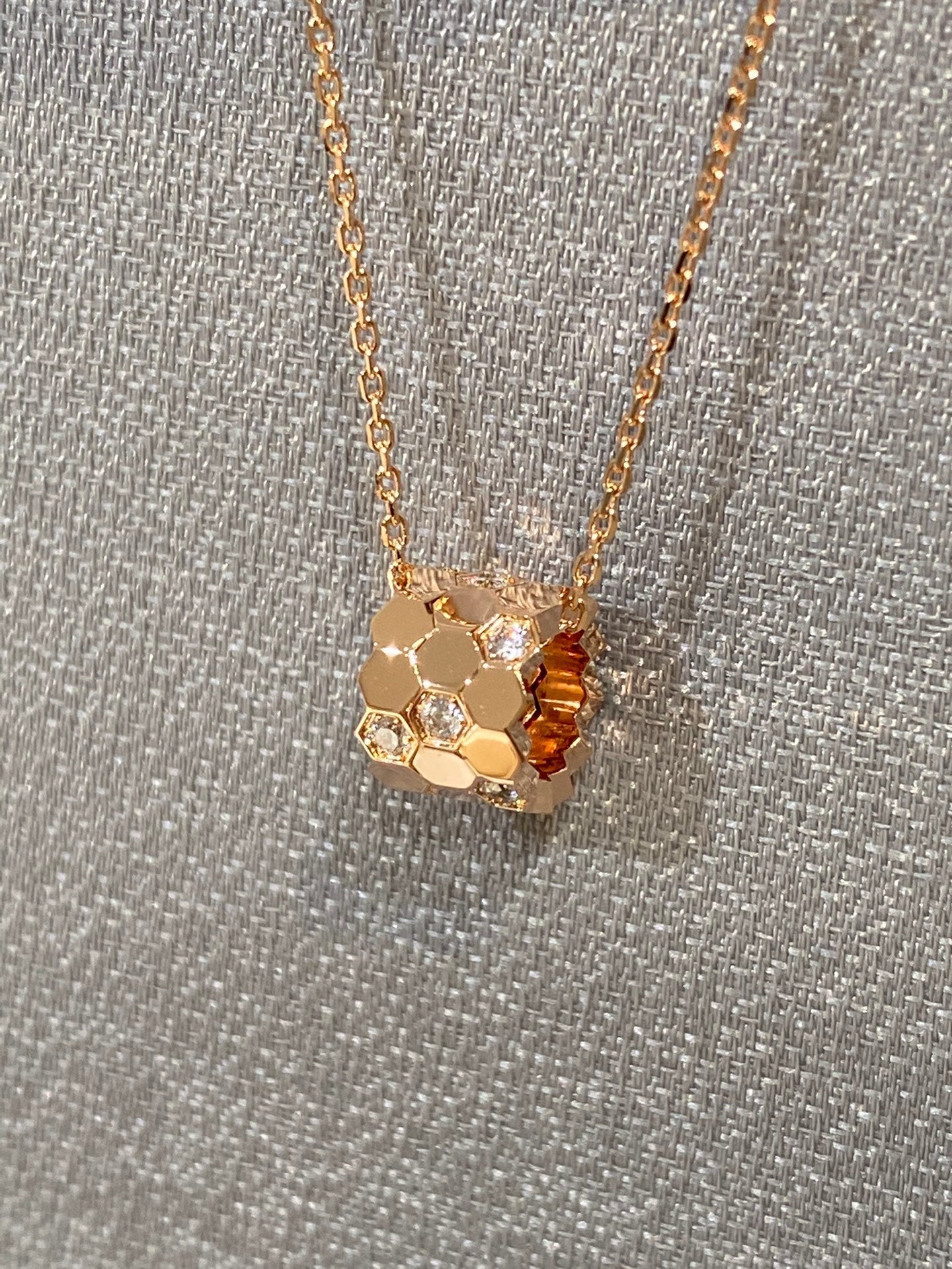 [Love Lucky]BEE LOVE DIAMOND NECKLACE