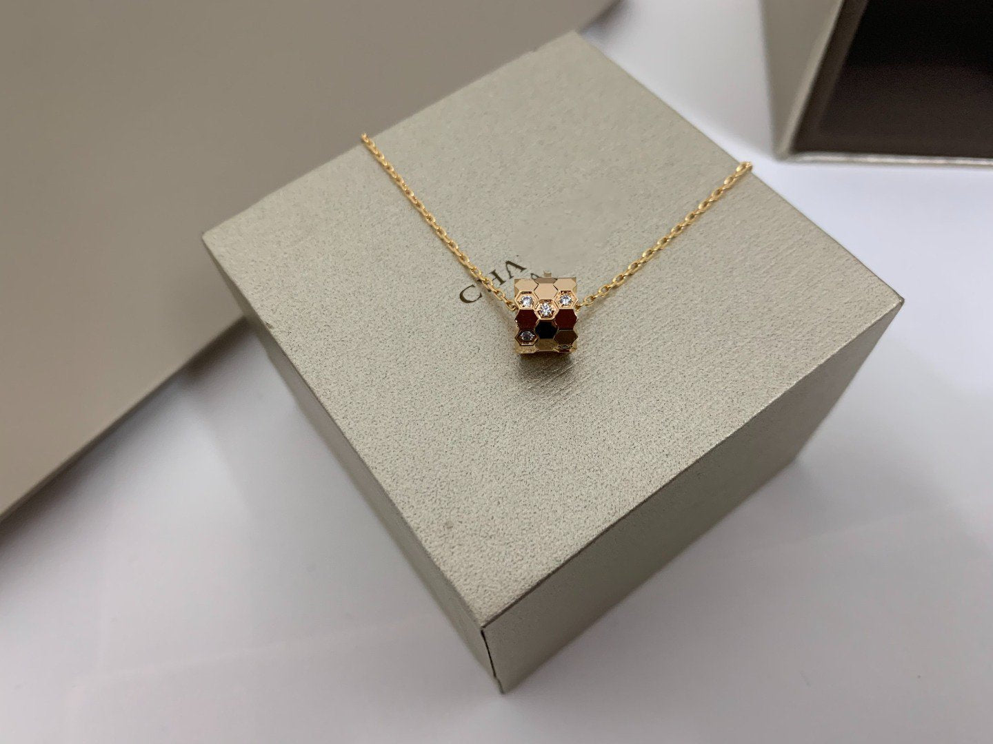 [Love Lucky]BEE LOVE DIAMOND NECKLACE