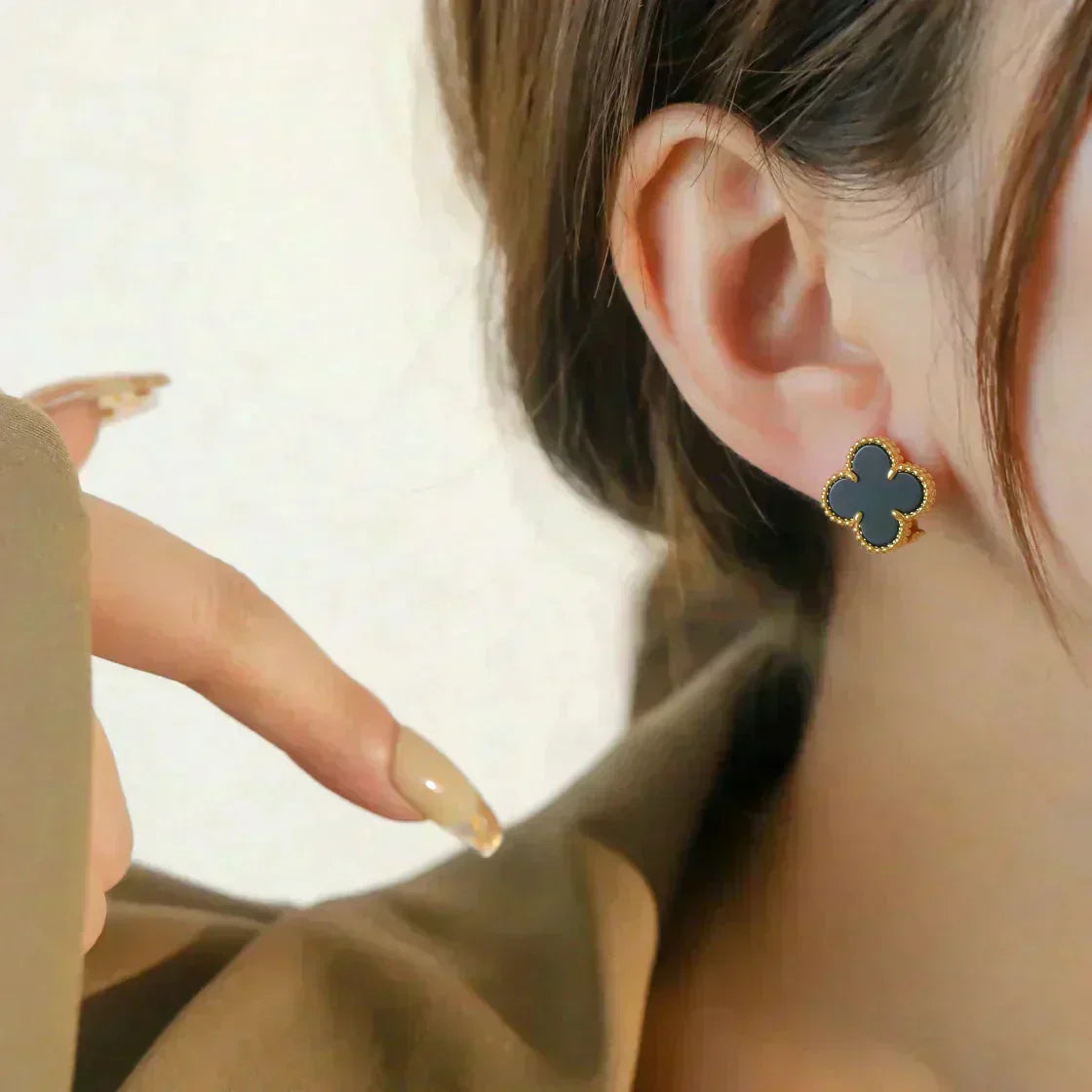 [Love Lucky]CLOVER MEDIUM 1 MOTIVE ONYX OHRSTECKER