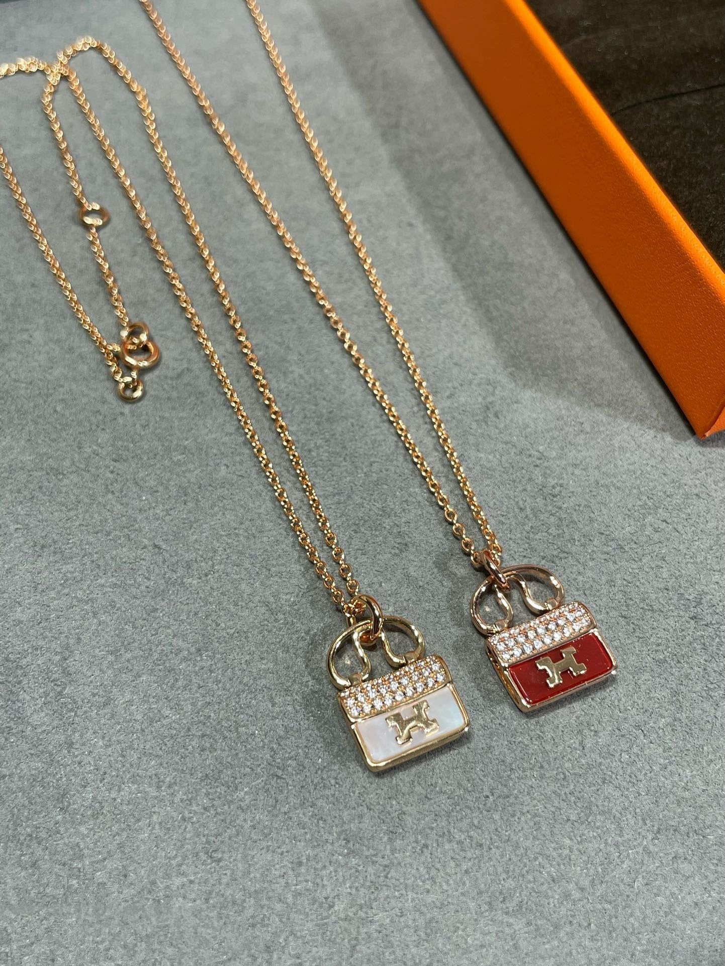 [Love Lucky]H CIRCE MOISSANITE ANHÄNGER HALSKETTE GOLD