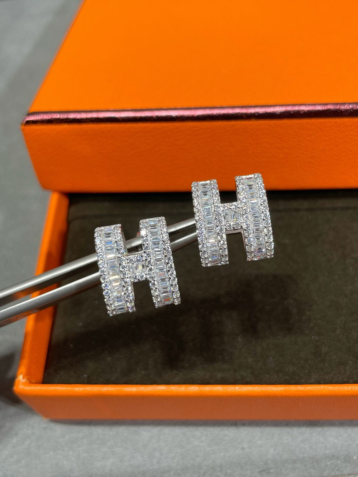 [Love Lucky]H Ohrstecker mit silbernen Diamanten