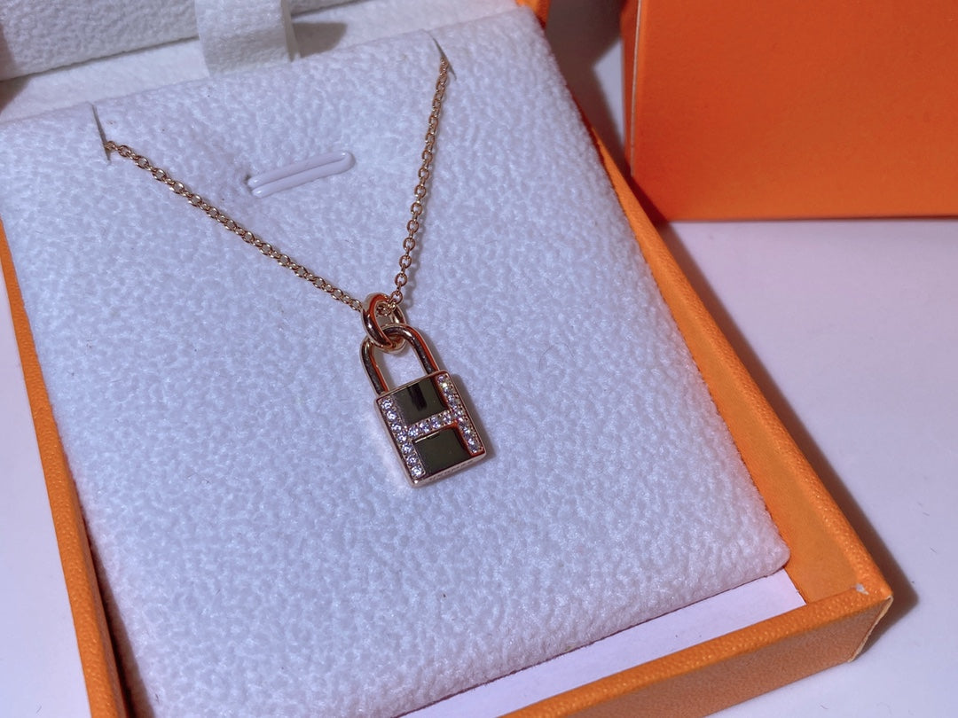 [ラブラッキー]HM アドバンスド ニッチ ロック ヘッド ネックレス ダイヤモンド