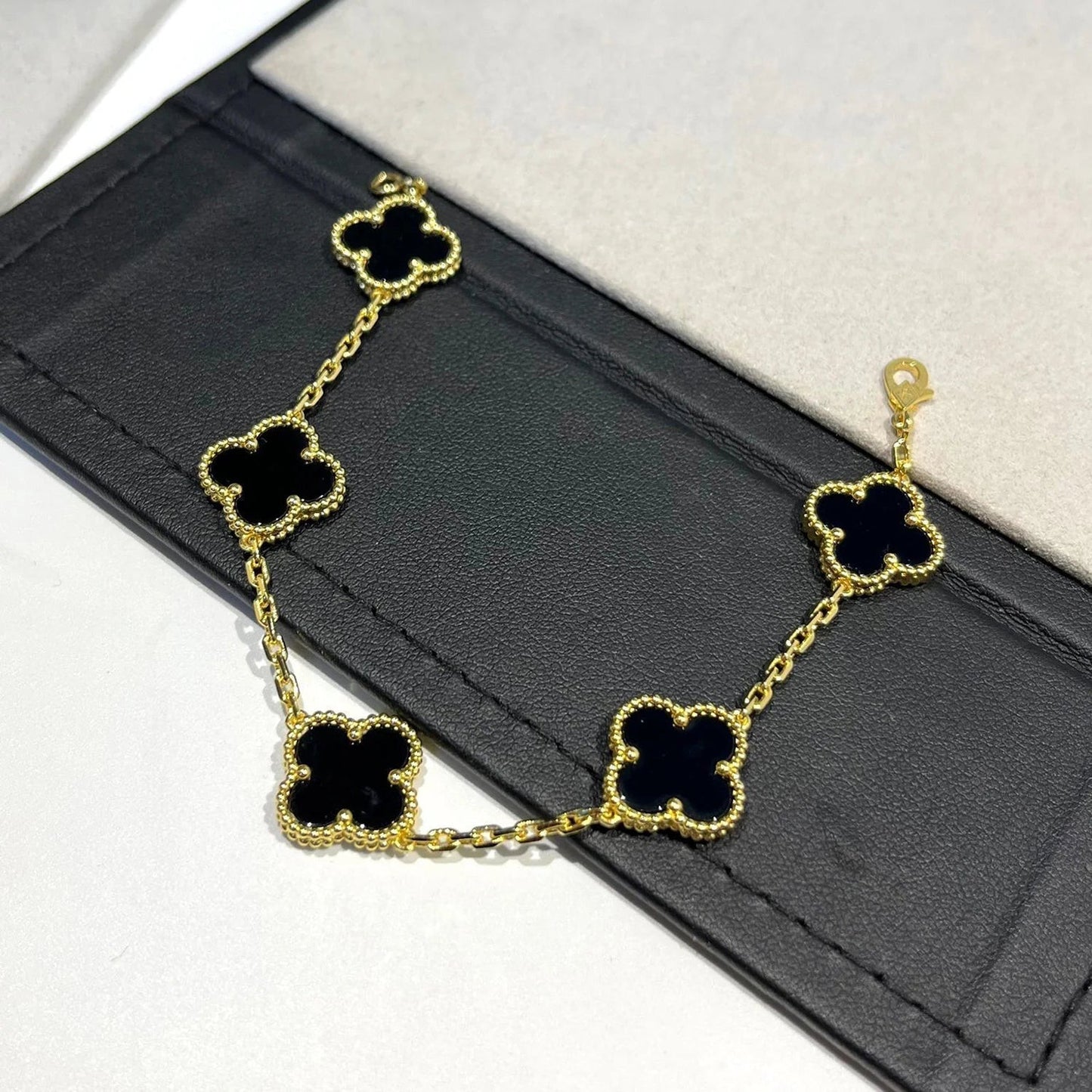 [Love Lucky]CLOVER 5 MOTIVE SCHWARZER ONYX ARMBAND 