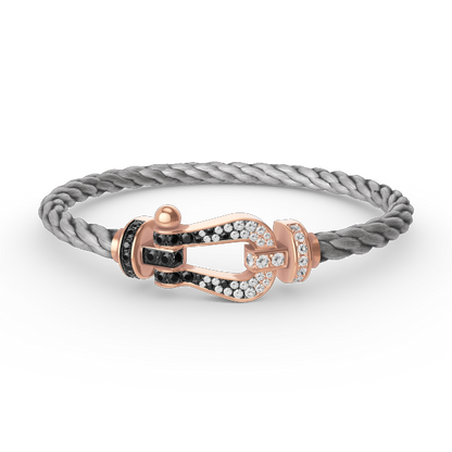 [Love Lucky]FORCE GROSSES HUFEISEN-ARMBAND MIT SCHWARZEN WEISSEN DIAMANTEN UND ROSÉGOLD