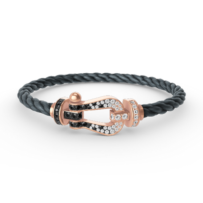 [Love Lucky]FORCE GROSSES HUFEISEN-ARMBAND MIT SCHWARZEN WEISSEN DIAMANTEN UND ROSÉGOLD