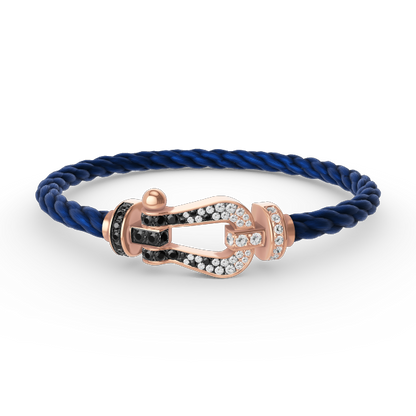 [Love Lucky]FORCE GROSSES HUFEISEN-ARMBAND MIT SCHWARZEN WEISSEN DIAMANTEN UND ROSÉGOLD