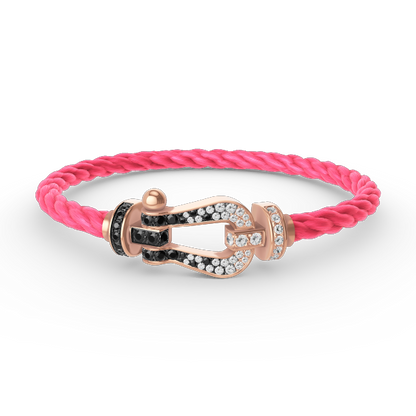[Love Lucky]FORCE GROSSES HUFEISEN-ARMBAND MIT SCHWARZEN WEISSEN DIAMANTEN UND ROSÉGOLD