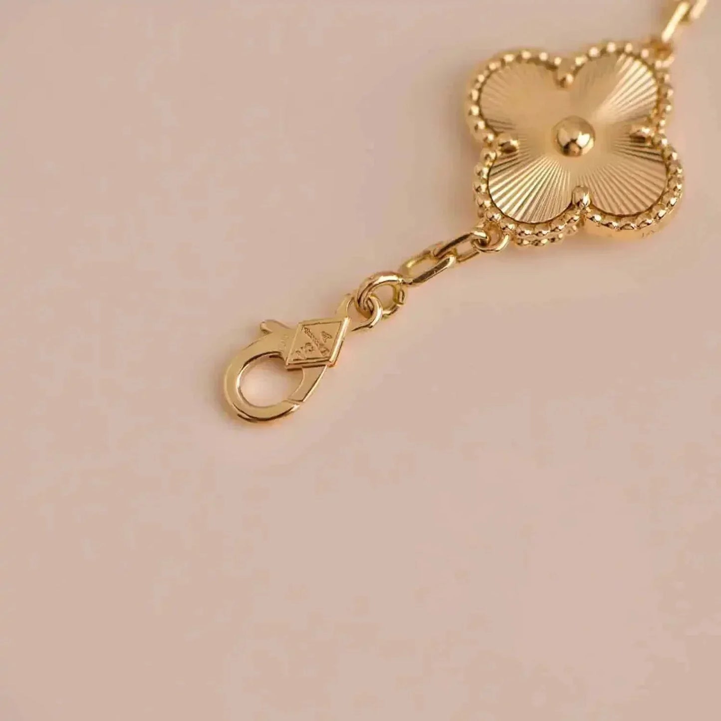 [Love Lucky]CLOVER 5 BLUMEN LASER ARMBAND 