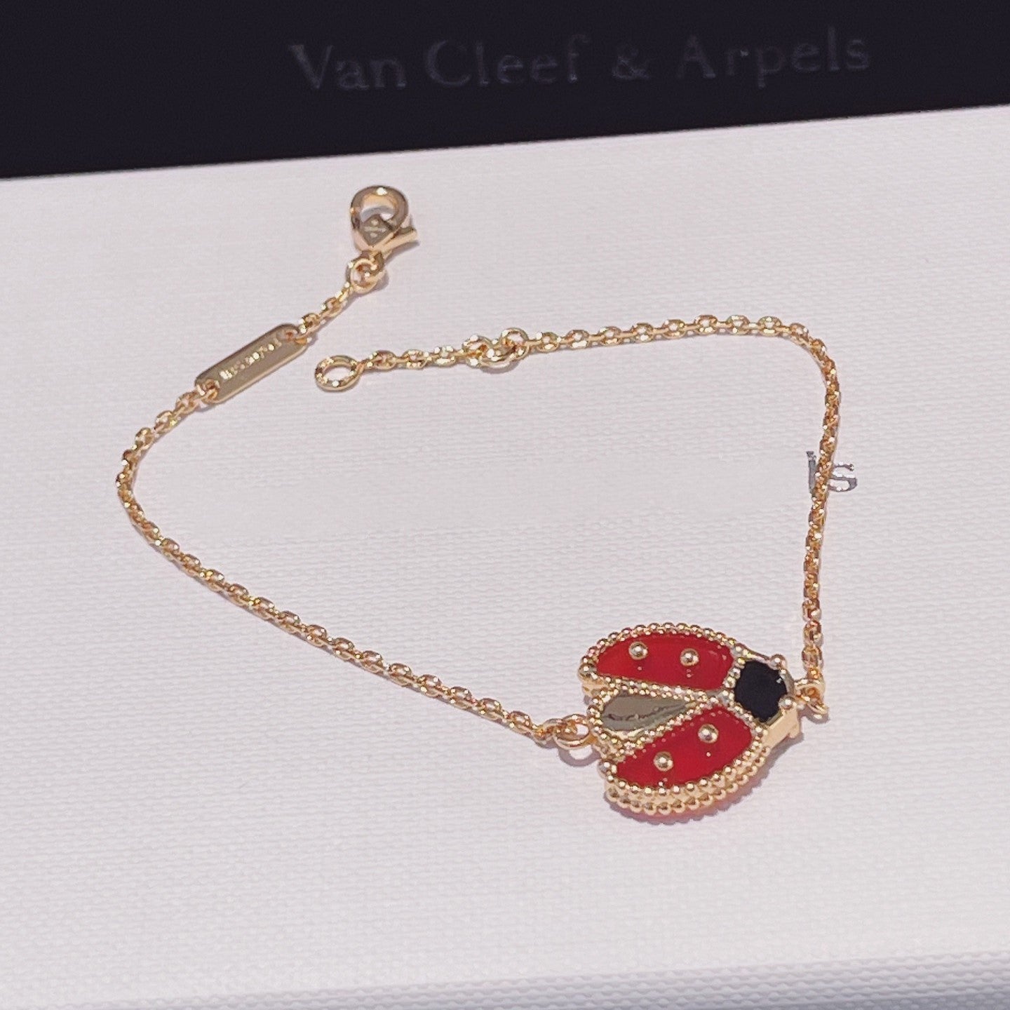 [Love Lucky] Armband aus Roségold mit Motiv „Lucky Spring“