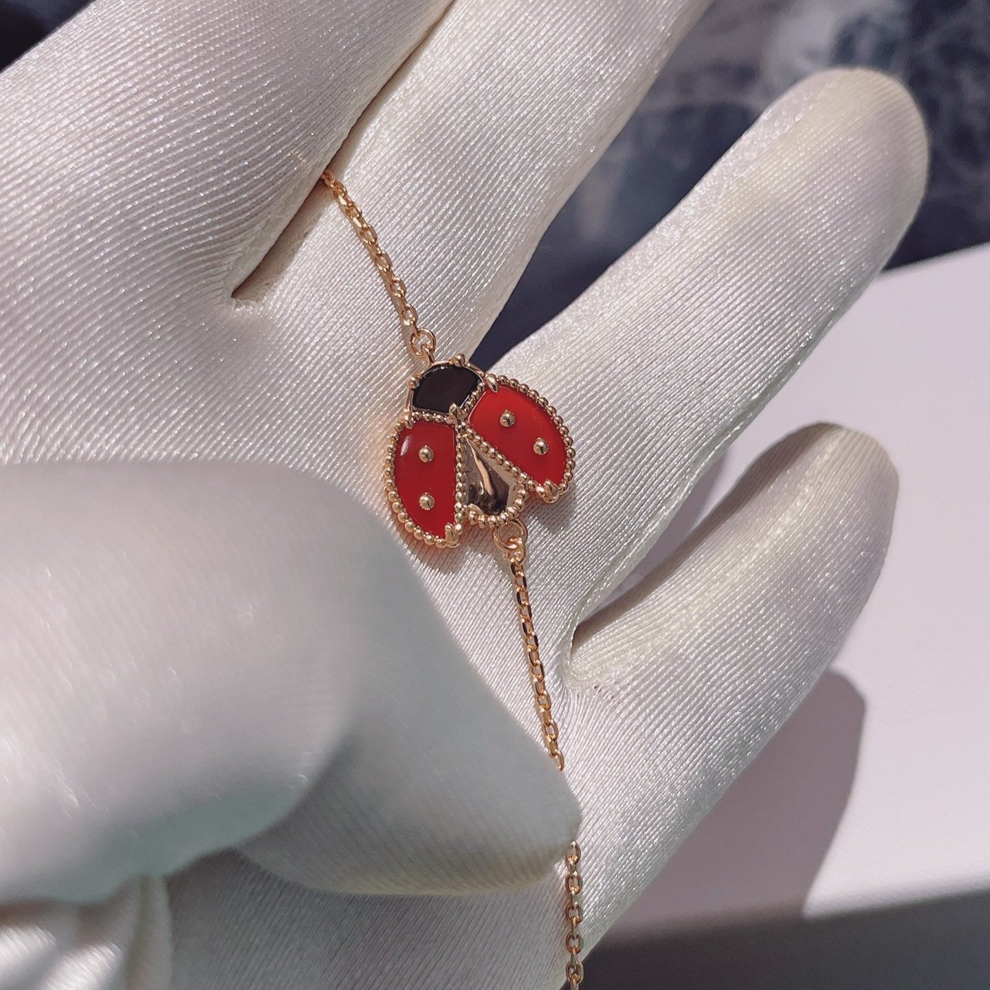 [Love Lucky] Armband aus Roségold mit Motiv „Lucky Spring“
