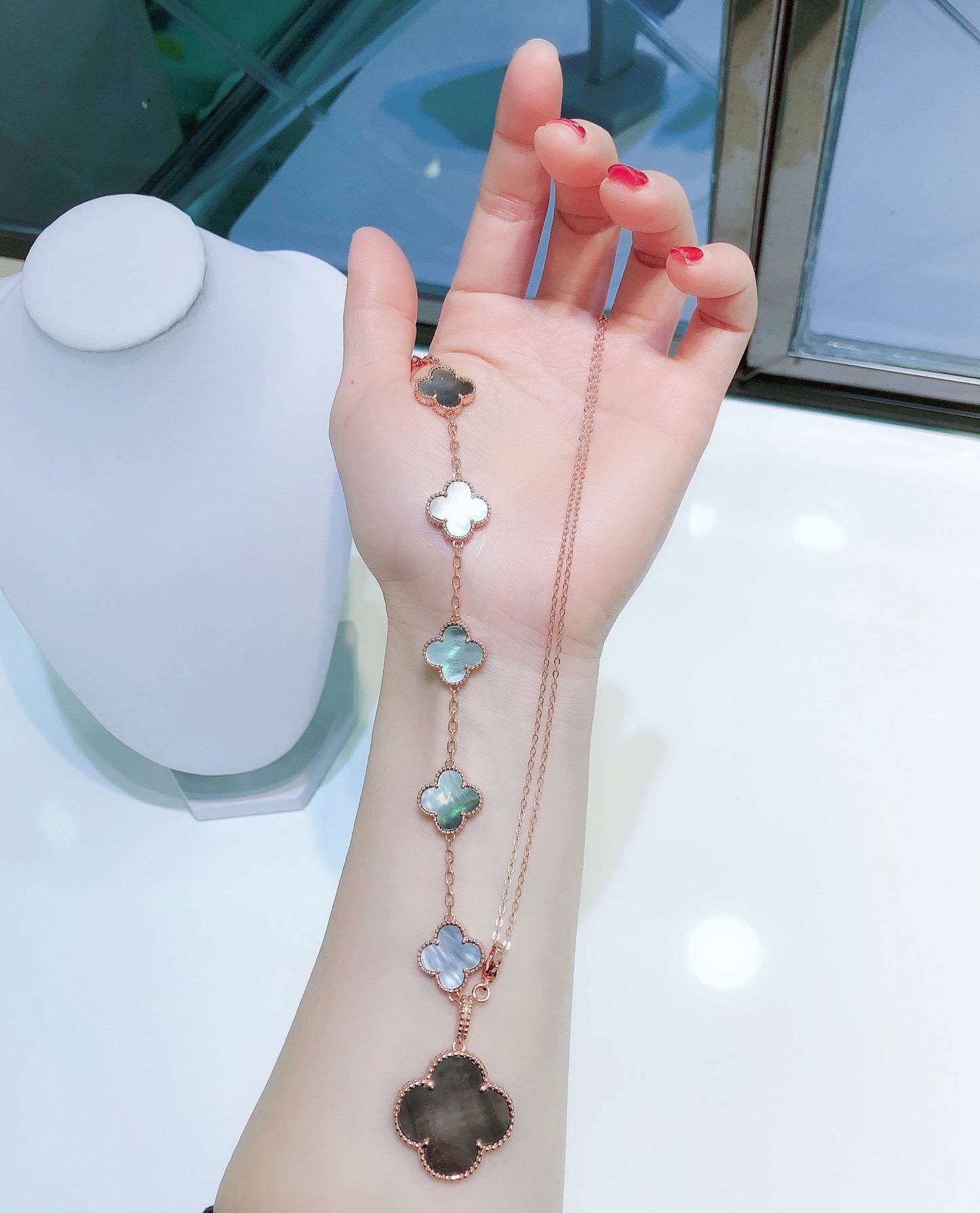[Love Lucky]Kombiniertes Armband mit 5 Motiven und Halskette Dark Mop Roségold